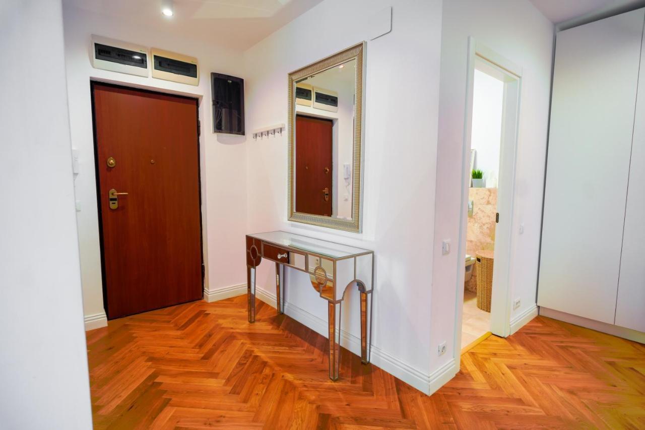 Luxury Central Park Apartment Букурещ Екстериор снимка